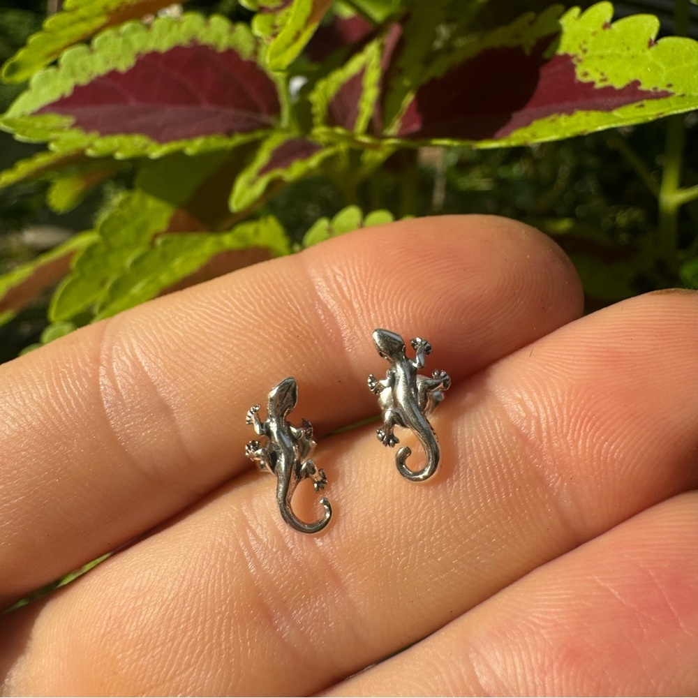 925 Sterling Silver earrings Ear Stud lizard NWOT - Picture 2 of 3
